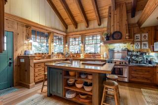 Lakefront Luxury - 2