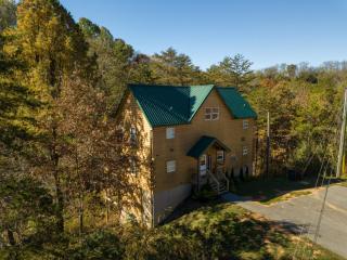 Countryside Comfort By Ghosal Luxury Lodging - Sevierville - 3