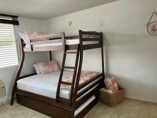 Spacious Condo with Pool 7 Minutes from the Beach - 9
