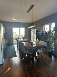 Zimmer mit eigenem Badezimmer - 1 Bahn-Station zur Messe und HBF - 5