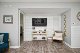 Beach Retreat - Oak Island - 2