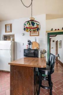 Cozy Cape Cod Bungalow King Queen WD Full Kitchen Wifi Desk - York - 8