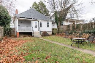 Cozy Cape Cod Bungalow King Queen WD Full Kitchen Wifi Desk - York - 2