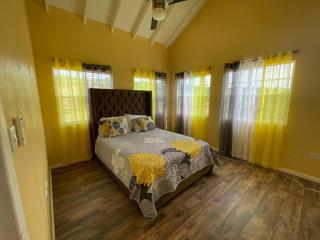 Tropical Oasis Entire Three-bedroom two and a half bath house - Choiseul - 3