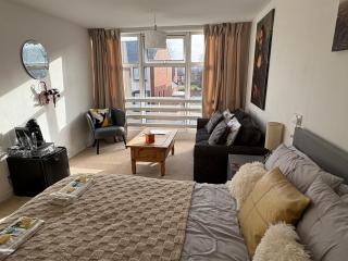 Jeans Place Watergate St Rows near racecourse - 2