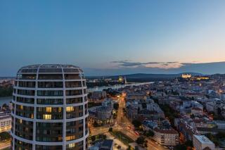 BNB SkyPark Retreat with Balcony - 1
