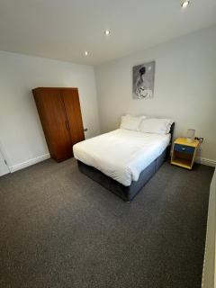 No 2 - LARGE 1 BED NEAR SEFTON PARK AND LARK LANE - 5