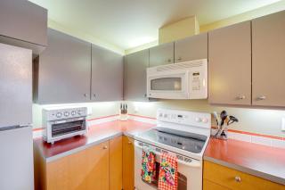 Walk to Lake Chelan Condo with Pool Access - Chelan - 1