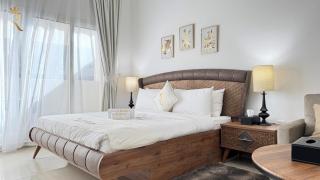 Al Reef Peaceful Studio King Bed Comfort for 2 - Abu Dhabi - 4