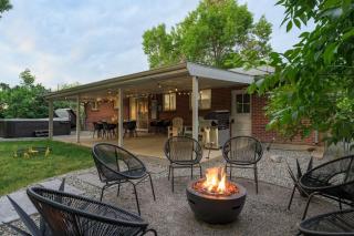 Huge Hot Tub, Theater Room, Family Friendly Oasis - 5