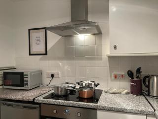 Delightful 2 bedroom house in Bath with private parking garden WiFi & easy access to city centre - Bath - 5