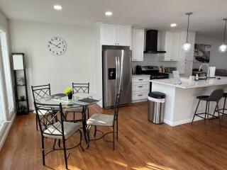 Entire home, Pool, Free Parking, WiFi, Family Neighborhood! - San Diego - 4