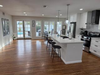 Entire home, Pool, Free Parking, WiFi, Family Neighborhood! - San Diego - 7