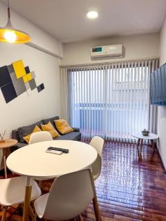 DEPARTAMENTO PEATONAL SARMIENTO PLENO CENTRO MENDOZA 3-4 Personas, Con Cochera GRATIS ! - Mendoza - 0