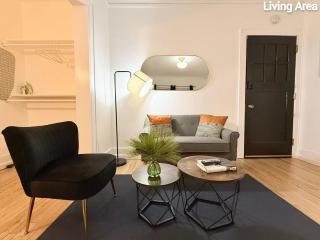 Modernstudioqueenbedworkspacehighspeedwifi - 0