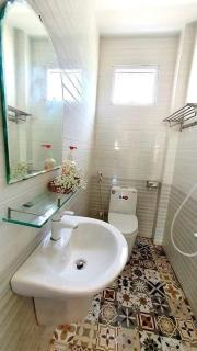Đảo Bình Ba, nhà nghỉ sắc màu đi bộ ra biển rất gần, không nhận khách quốc tế, phòng đôi - Cam Ranh - 8