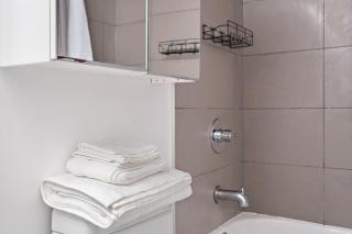 Luxurious Suite in Yorkville - 7