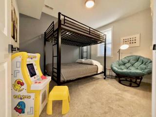 Charming Chicago Apt - 6