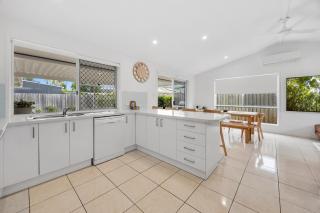 Spacious 3-Bed House with Patio & BBQ - Buddina - 3