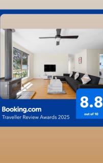 Picturesque Lakeside Getaway: Views, Beach, Park - Loch Sport - 0
