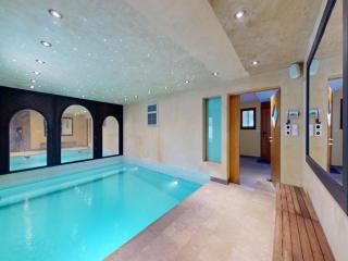 Majestic chalet with indoor pool - 1