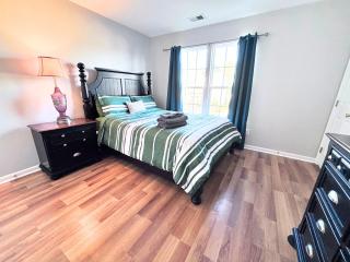 Amazing 4 BDRM home w garage in Charlotte - Charlotte - 4