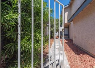 Chateau Relaxo Suite #1- Pretty Quiet Comfortable - Visalia - 6
