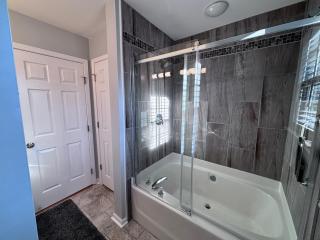 Amazing 4 BDRM home w garage in Charlotte - Charlotte - 9