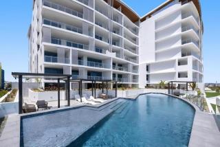 Chic Coastal Escape with Pool & Gym Access - - 9