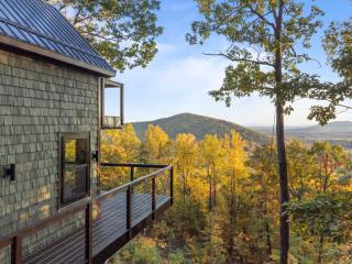 CloudPointe Retreat Treehouse - 3