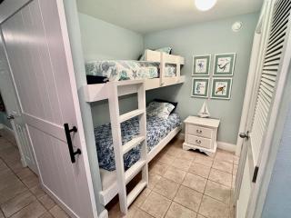 Sweet 5 Pool Resort Condo! Ocean and Beach Views! by Dolce Vita Getaways PCB - Panama City Beach - 1