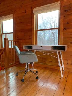 Bright Fun Four Bedroom Cabin with Pool - Hudson - 1