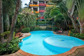Stunning 60 sqm Studio at NaiHarn Beach Condo, Walk to Beach, Your Tropical Retreat! - 4