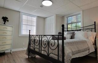 Relaxed Lake Front Cottage 2 Bedrooms Sleeps 6 Pet Friendly - 9