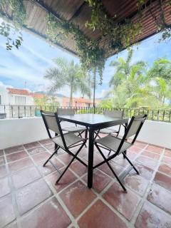 Modern Pool Side, 3 Bdrm House with parking - 6