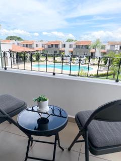 Modern Pool Side, 3 Bdrm House with parking - 5