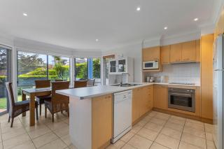 Dutchies Vista, 1 45 Christmas Bush Ave - Ground floor duplex with stunning water views and close to the beach - Nelson Bay - 6