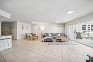 Windsong Caloundra Sunsets Sea Breezes and Style - 4