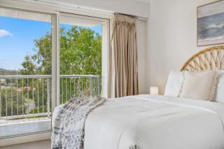 Windsong Caloundra Sunsets Sea Breezes and Style - 9