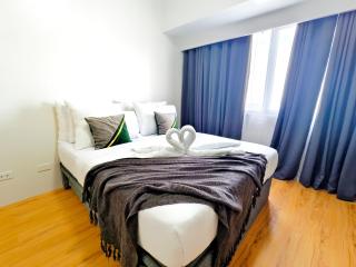 34B Taft East Gate 2 Bedroom Unit Pool, Gym, Balcony - Cebu City - 9