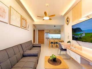 34B Taft East Gate 2 Bedroom Unit Pool, Gym, Balcony - Cebu City - 2