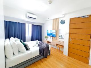 34B Taft East Gate 2 Bedroom Unit Pool, Gym, Balcony - Cebu City - 7