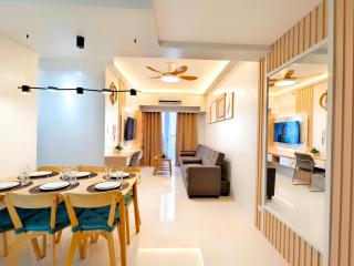 34B Taft East Gate 2 Bedroom Unit Pool, Gym, Balcony - Cebu City - 3