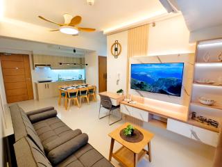 34B Taft East Gate 2 Bedroom Unit Pool, Gym, Balcony - Cebu City - 0
