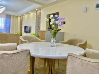elegant viewpoint apartment with heated swimming pool fully equipped gym private parking space children playing ground and a relaxing rooftop with amazing city views - Nairobi - 5