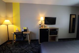 Super 8 by Wyndham Perryville - 1