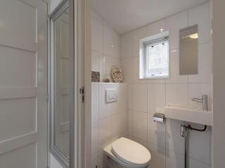 Stylish bungalow at Duinland park with patio - Sint Maartensvlotbrug - 4