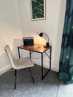 Stunning 2 Bedroom Apartment in Cheltenham! - 7