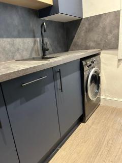 Stunning 2 Bedroom Apartment in Cheltenham! - 2