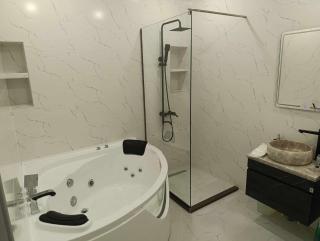 Shirin And Cozy Apartment With Jacuzzi Balcony - Tbilisi - 1